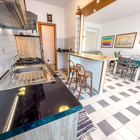 San Marino Apartment, Deluxe Superior Rif A775 サン・ベネデット・デル・トロント