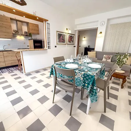 San Marino Apartment, Deluxe Superior Rif A775 アパート *